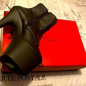 Black pleaser heels. Size 9